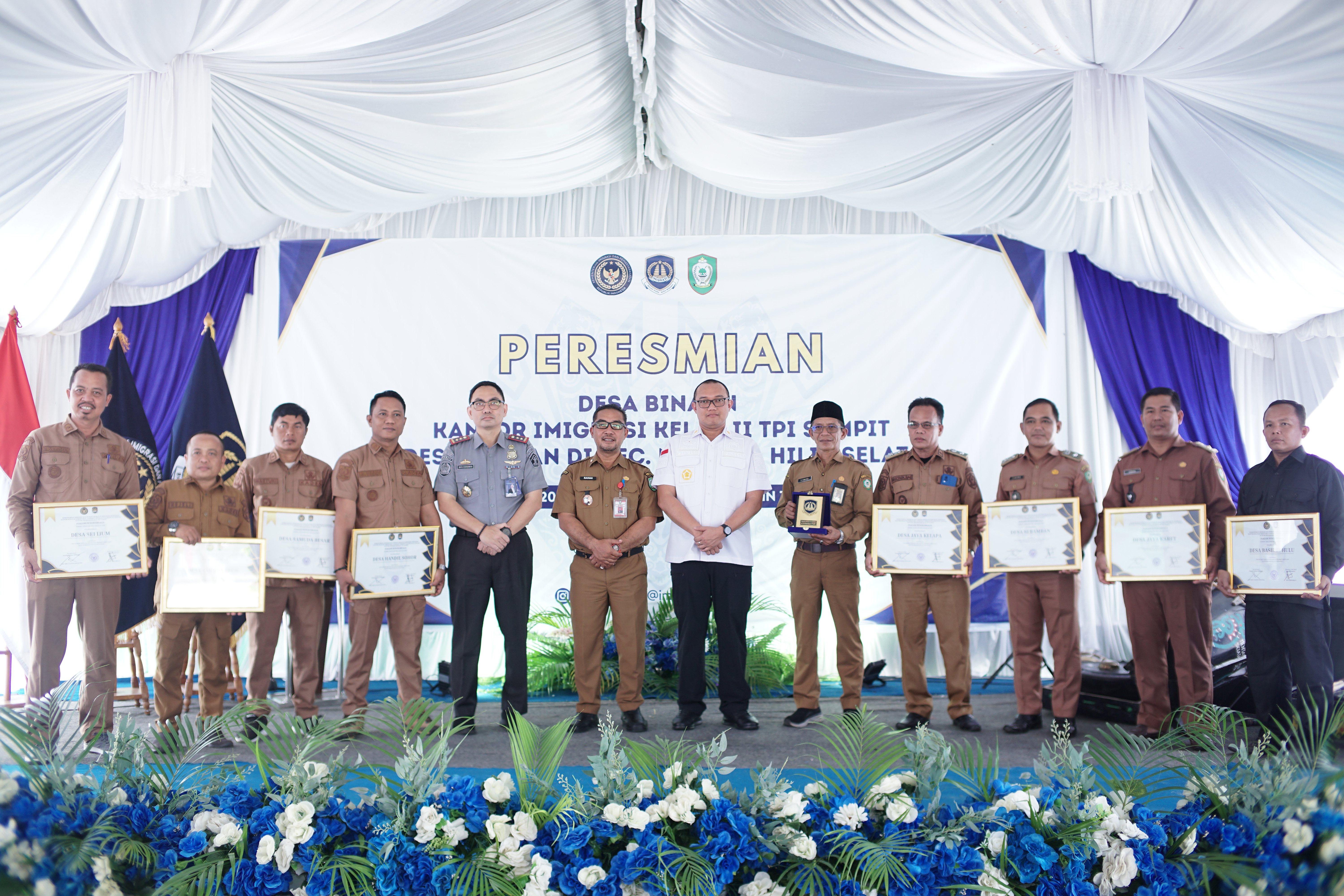 Perkuat Pengawasan Keimigrasian, Kepala Kantor Wilayah Ditjen Imigrasi Kalteng bersama Kepala Kantor Imigrasi Sampit Resmikan 8 Desa Binaan di Mentaya Hilir Selatan