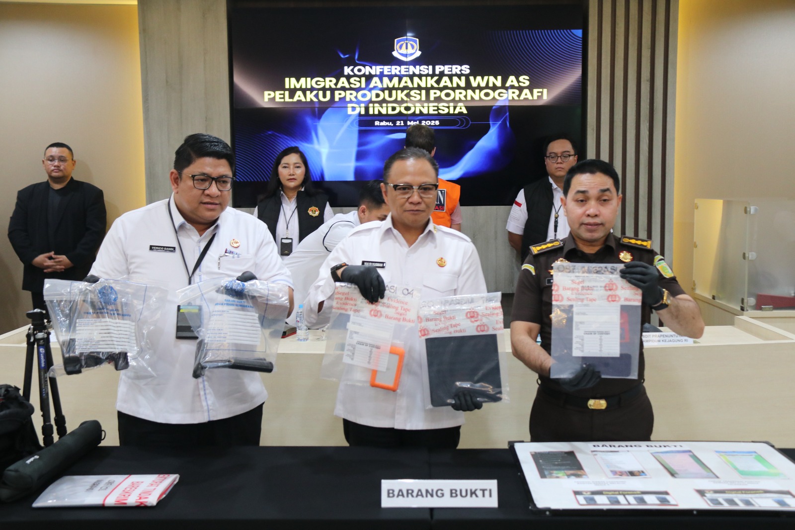 Imigrasi Mengamankan WN AS Pelaku Produksi Konten Pornografi di Indonesia